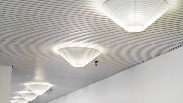 Finlandia Hall has replaced their incandescent bulbs with energy saving MASTER LED bulbs from Philips
