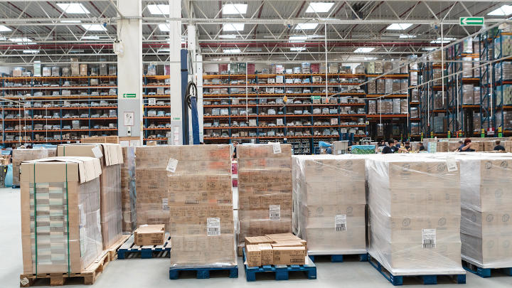 Unilever storage at Prologis uses energy-efficient Philips ambient lighting