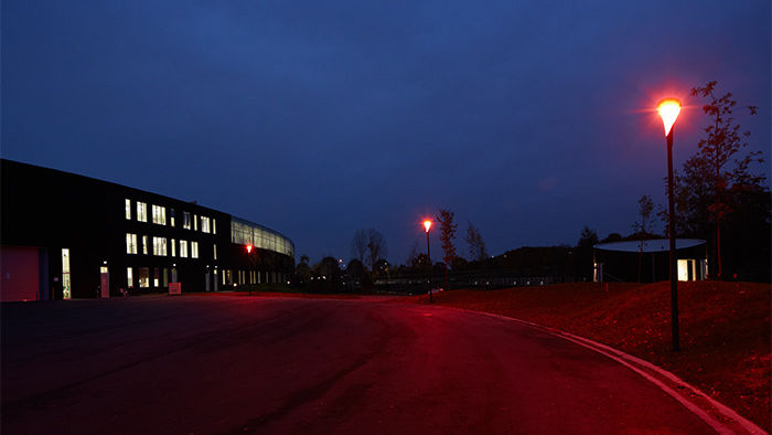 في موقف سيارات مبنى Venco Campus، تم تركيب مصابيح ClearField بوحدات UrbanStar من Philips
