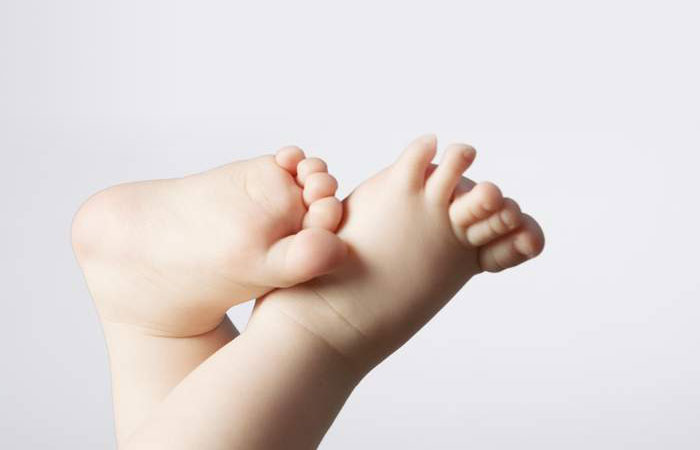 A baby’s foots 