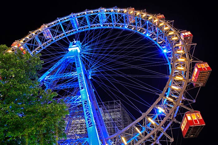 Vienna's Ferris Wheel illuminated with Philips Color Kinetics color-changing LED
