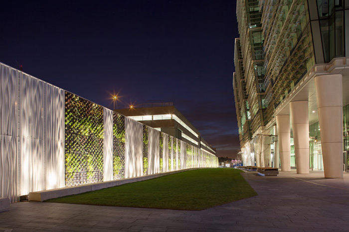 White LED fixtures from Philips Color Kinetics add a movement to the Green Wall at Birmingham, England’s Snow Hill Station