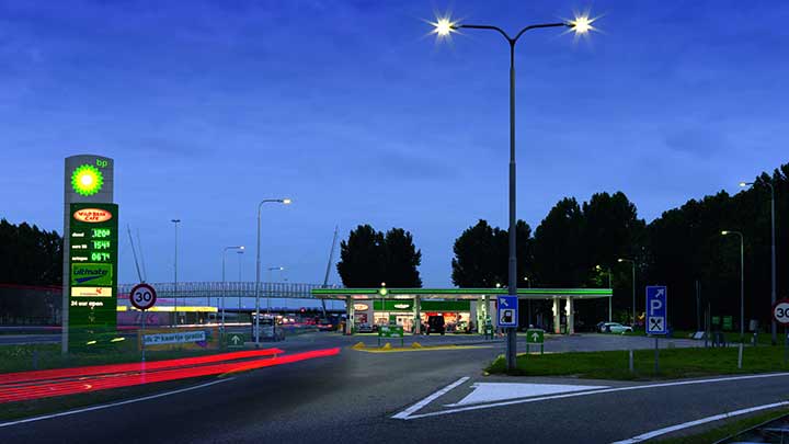 Improve your facility's first impression with petrol station lights developed by Philips Lighting