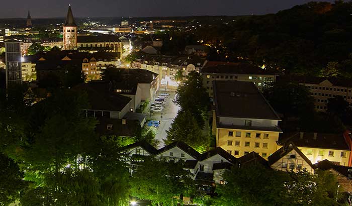 مدينة سيجبيرج الألمانية مزينة بأضواء نابضة بالحياة
